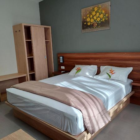 Yellow Guest House Улувату Экстерьер фото