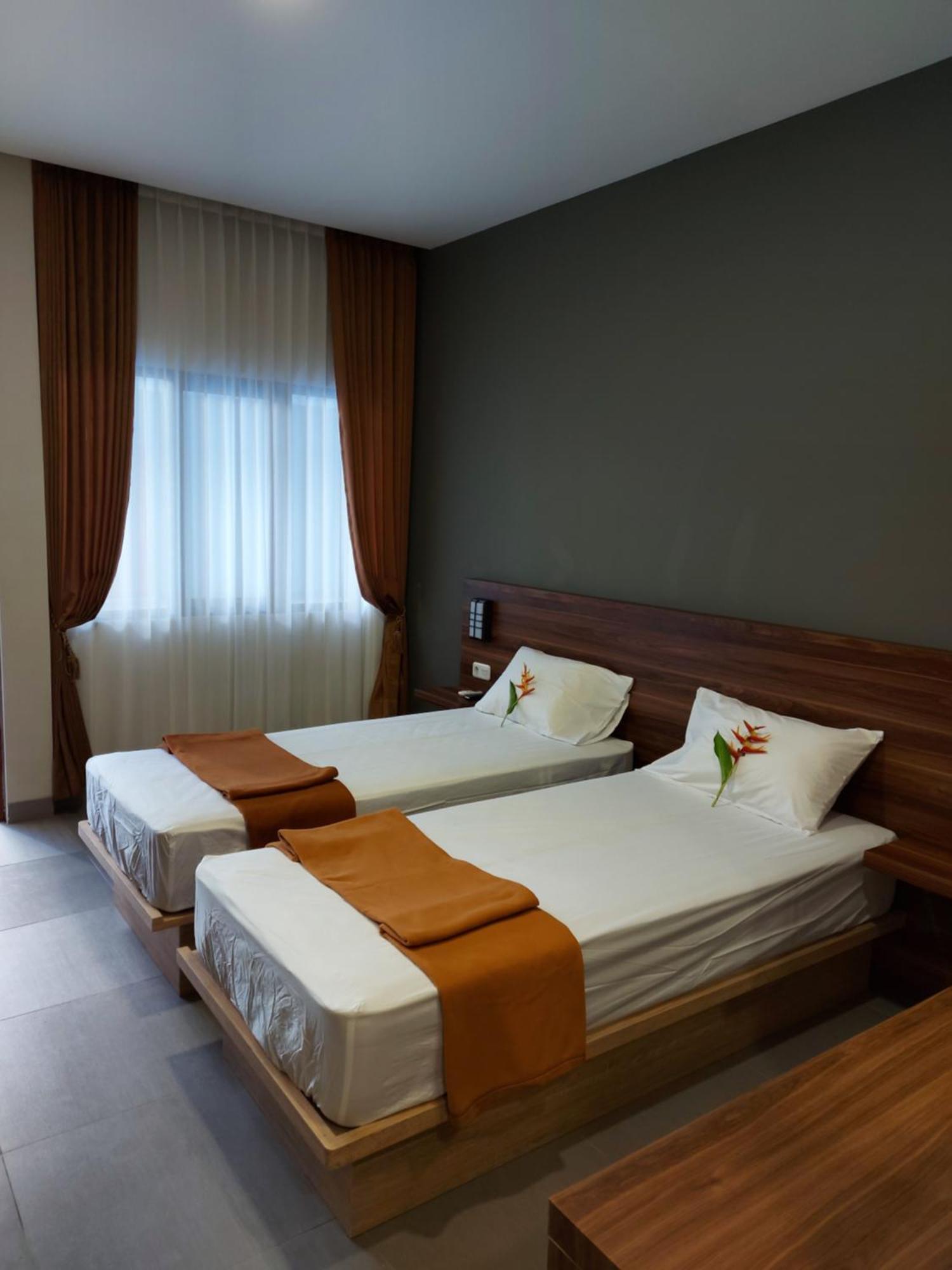 Yellow Guest House Улувату Экстерьер фото